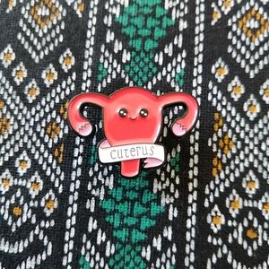 📍2/20$ Cuterus Enamel Pin NWOT